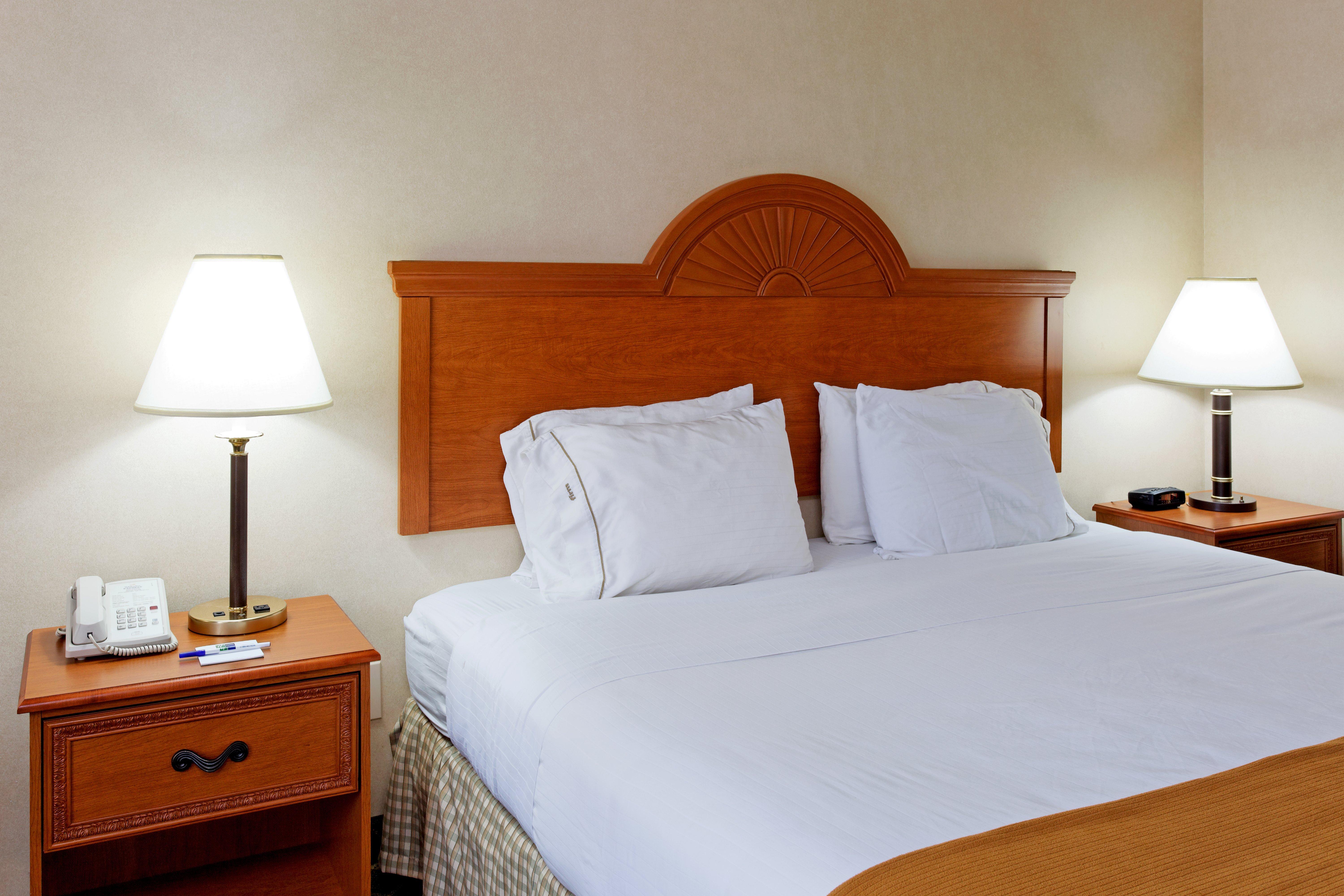 Holiday Inn Express & Suites Sylacauga Exterior photo