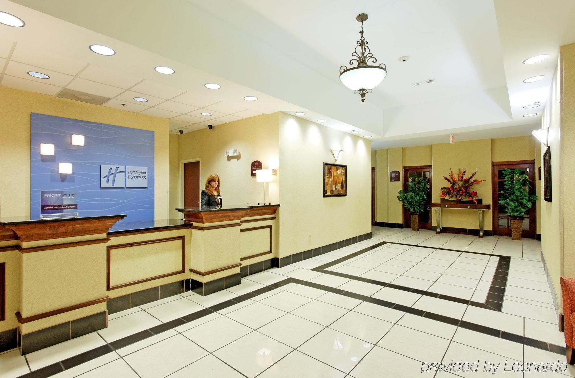 Holiday Inn Express & Suites Sylacauga Interior photo